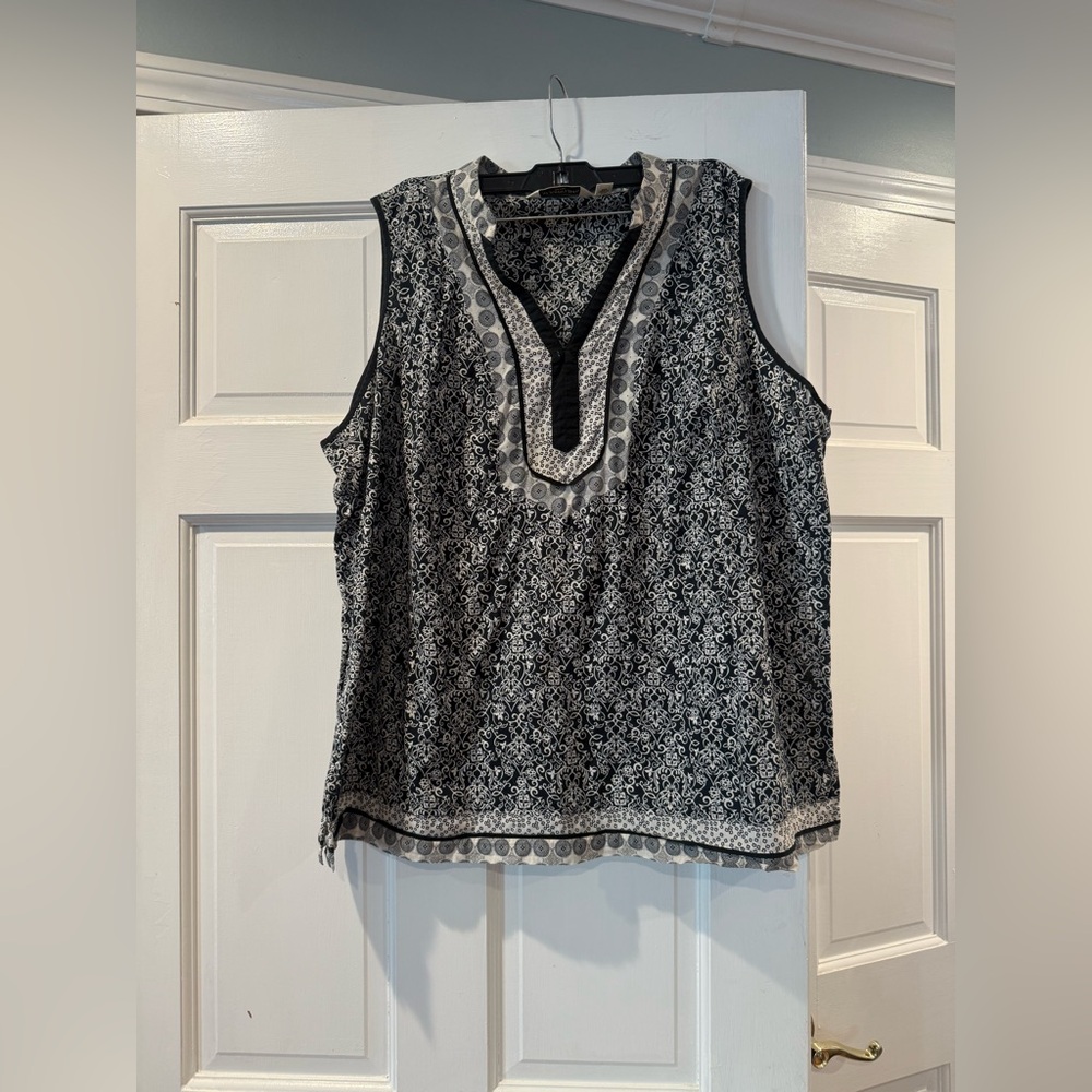 St John Bay Size 2X Sleeveless Navy Blue &White Top in 100%Cotton/Algodon.